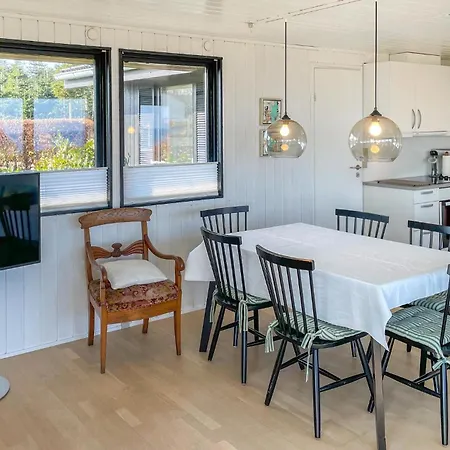 3 Bedroom Stunning In Сasa de vacaciones Hesselager